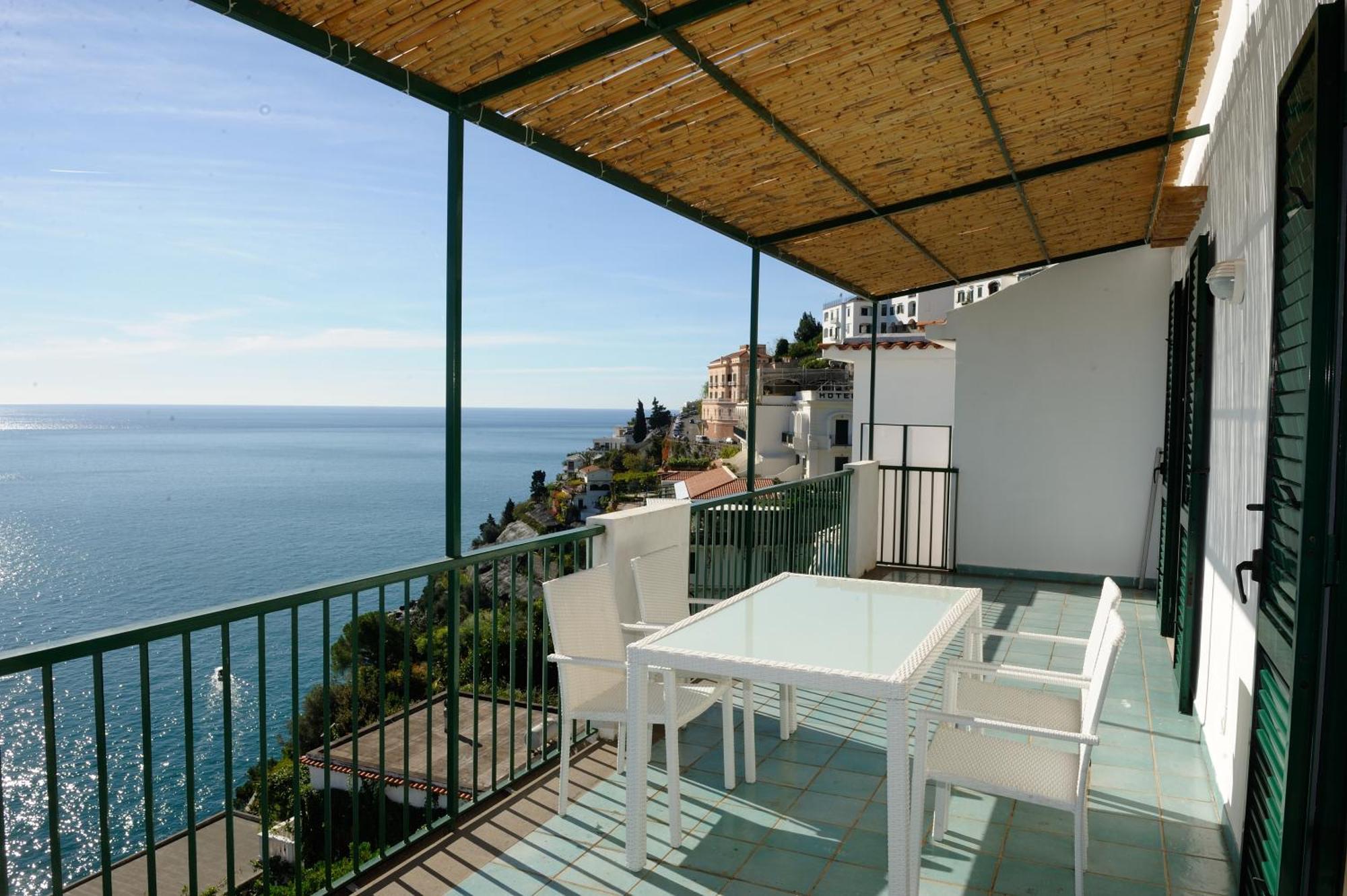 Amalfi Blue Flowers B Exterior photo